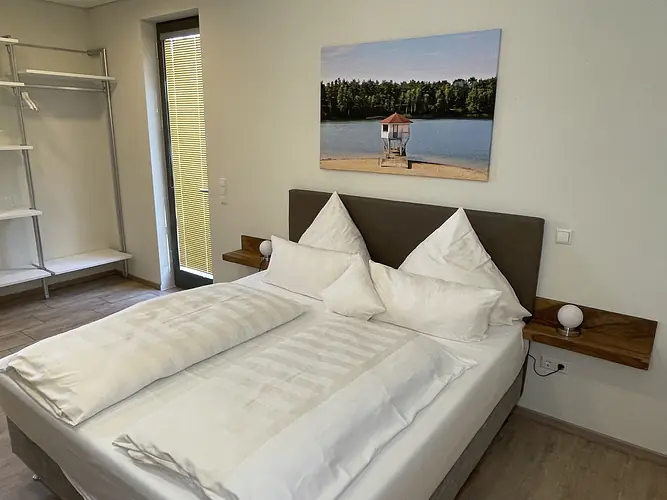 Schlafzimmer 1